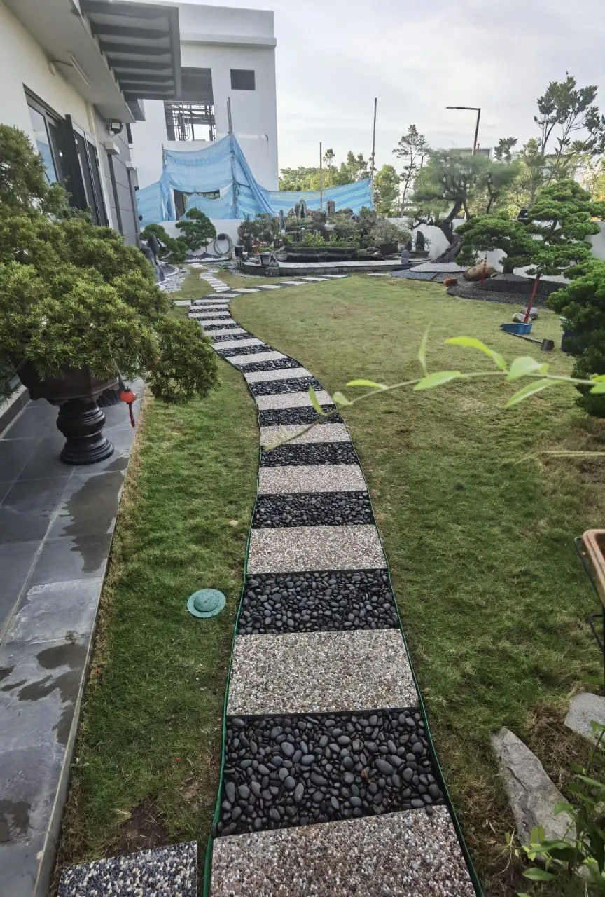 Hardscaping Service
& Retaining Walls